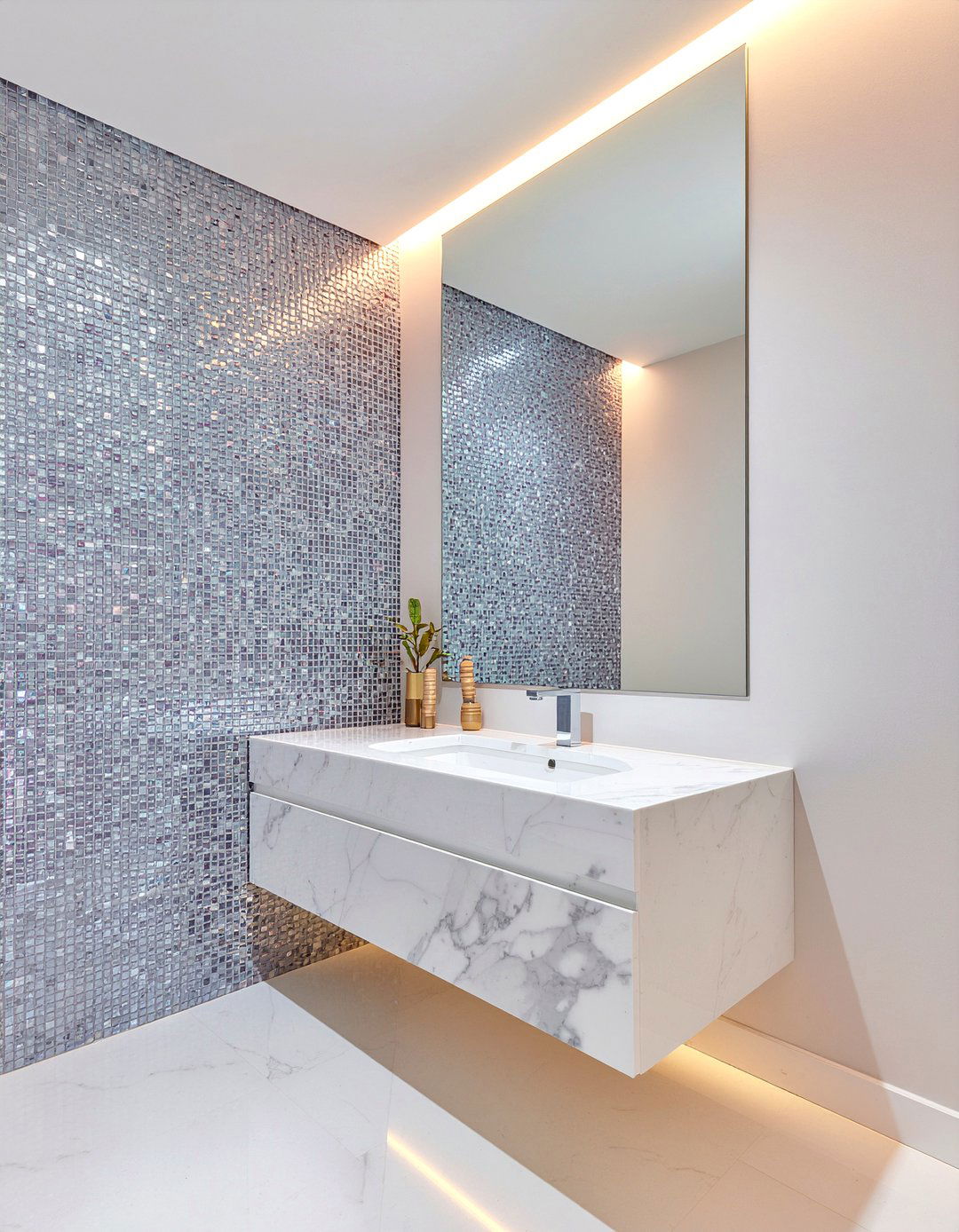 Iridescent Mosaic Accent Wall - 30 mosaic tile bathroom ideas