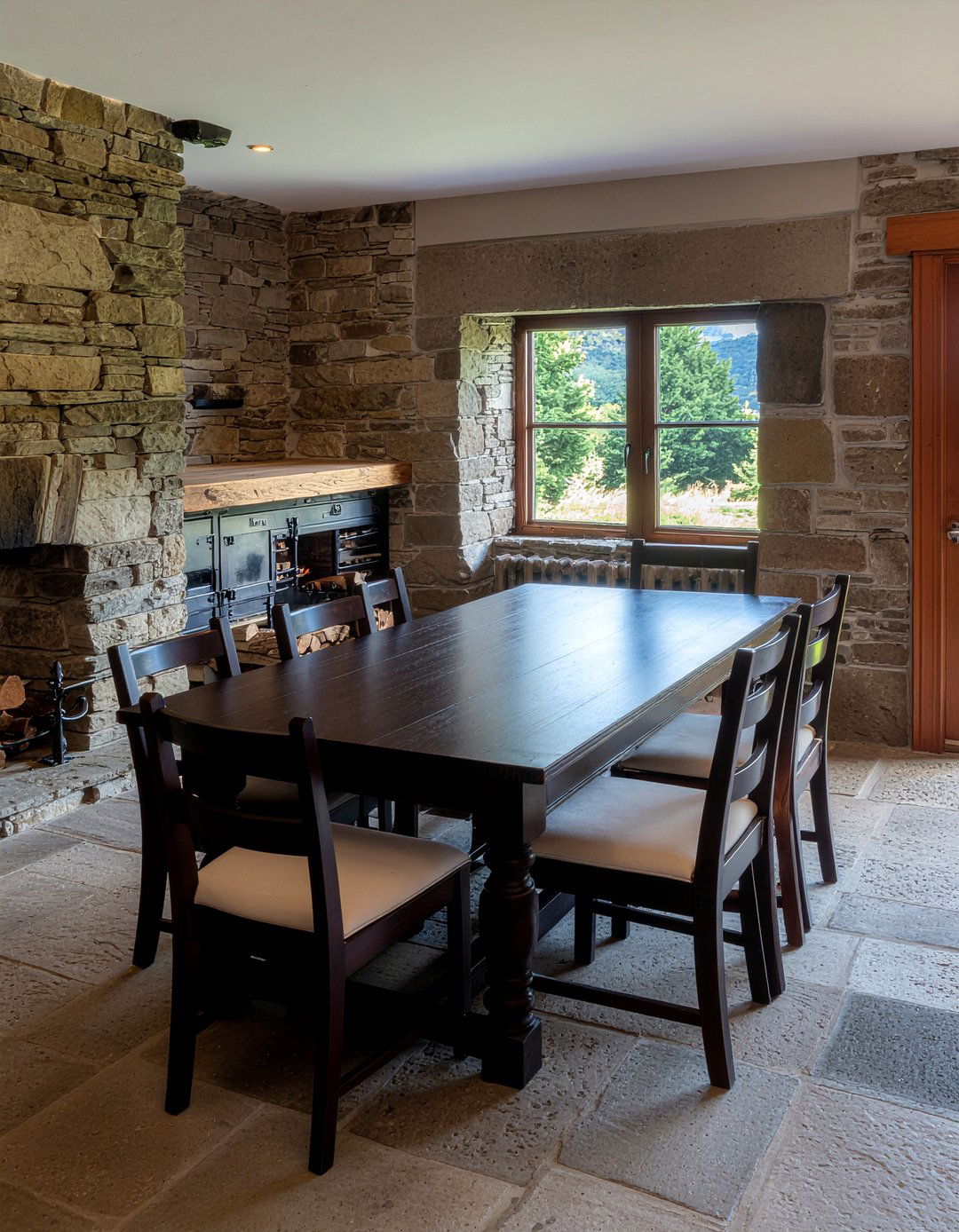 Irish Country Dining Room - 30 European inspired dining room ideas