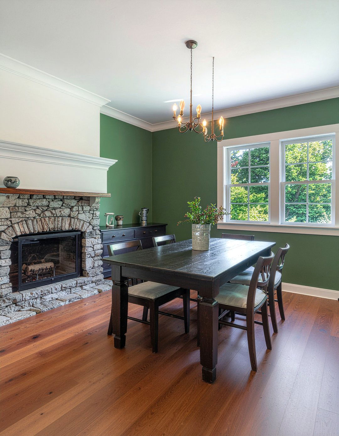 Irish Farmhouse Dining Room - 30 European dining room ideas