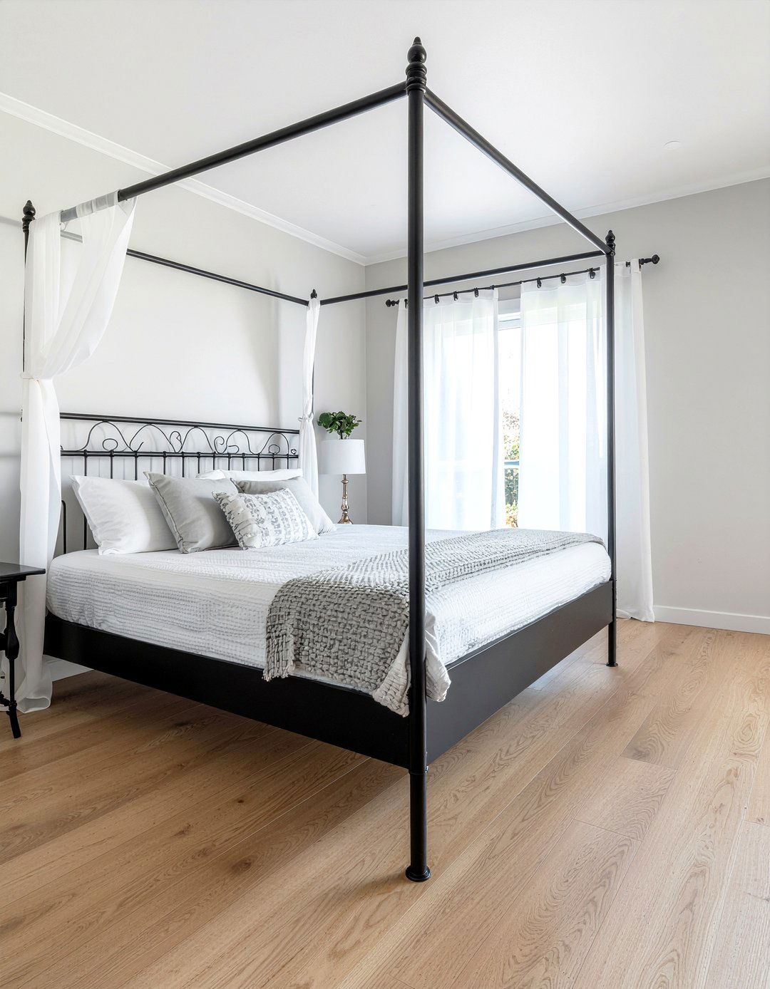 Iron Canopy Bed - 30 metal accent bedroom ideas