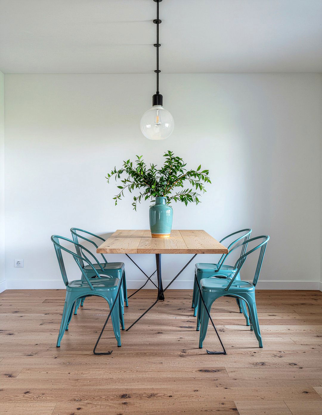 Iron Leg Wood Table - 30 rustic chic dining room ideas