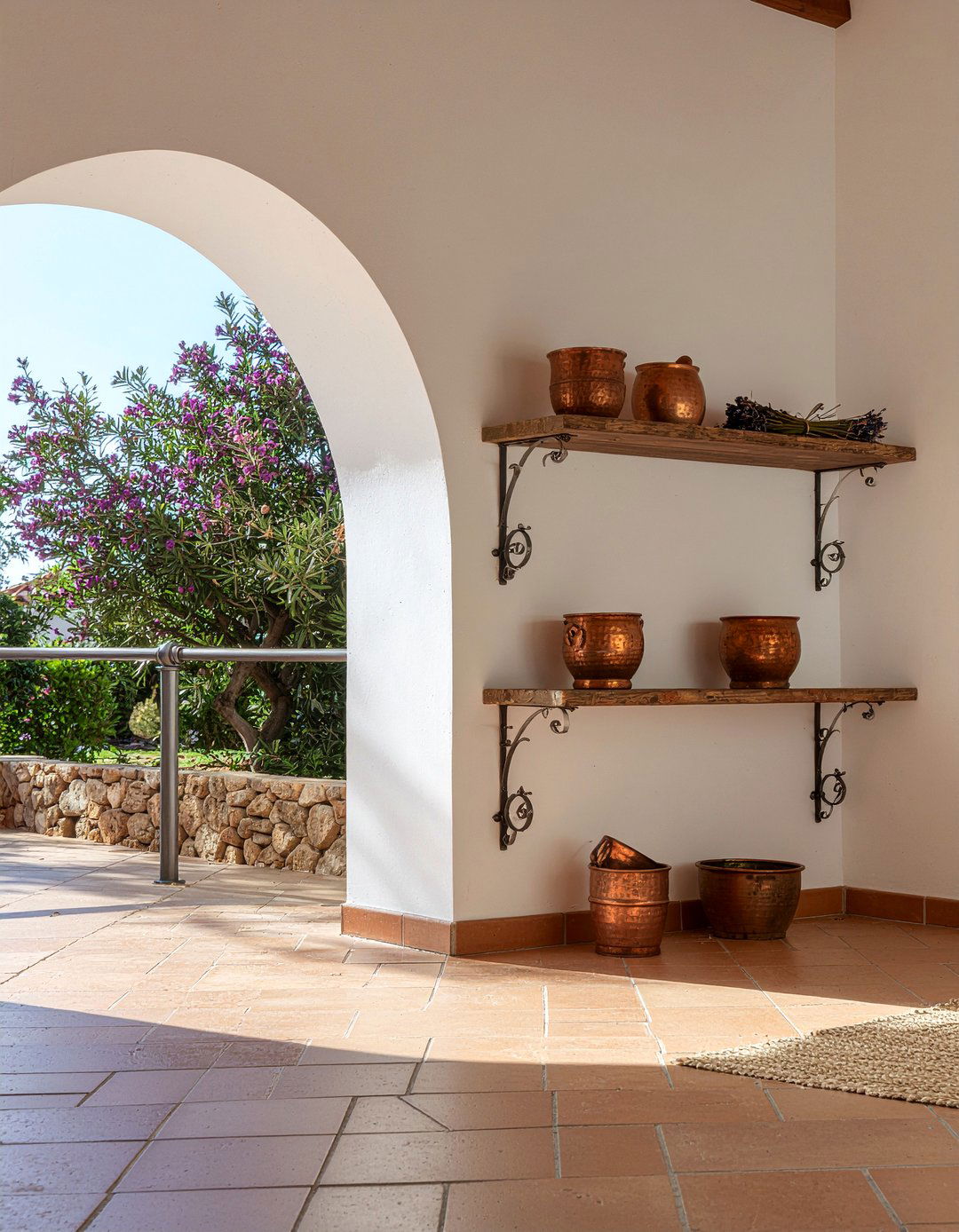 Iron scroll bracket - 30 living room bracket ideas