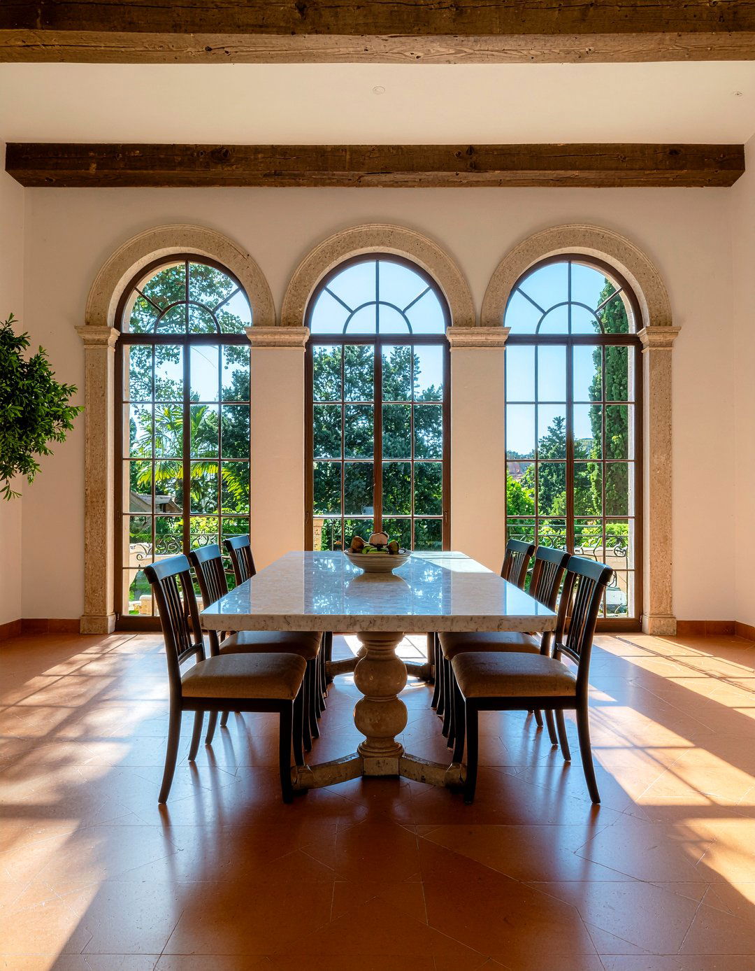 Italian Villa Dining Room - 30 European dining room ideas