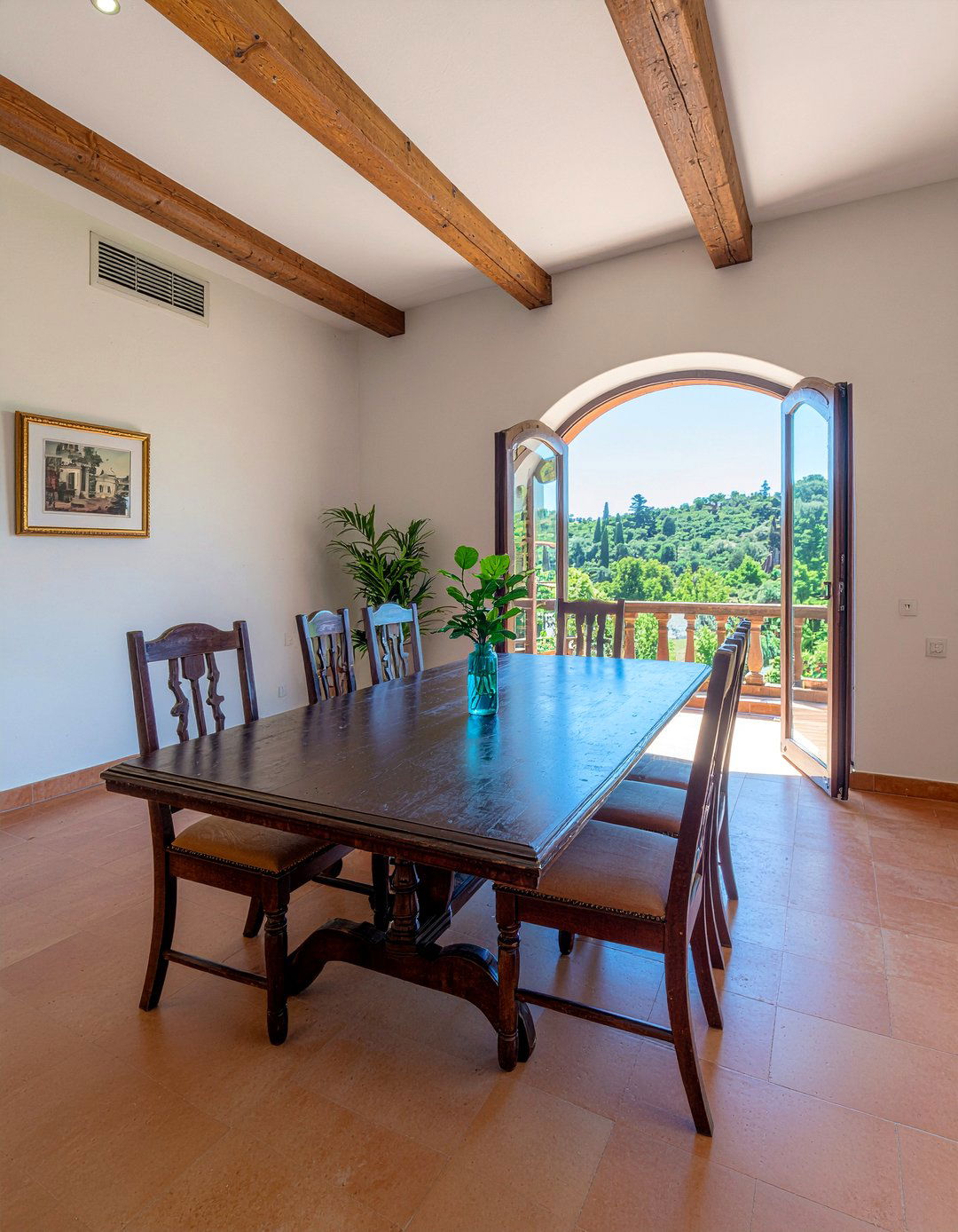 Italian Villa Dining Room - 30 European inspired dining room ideas