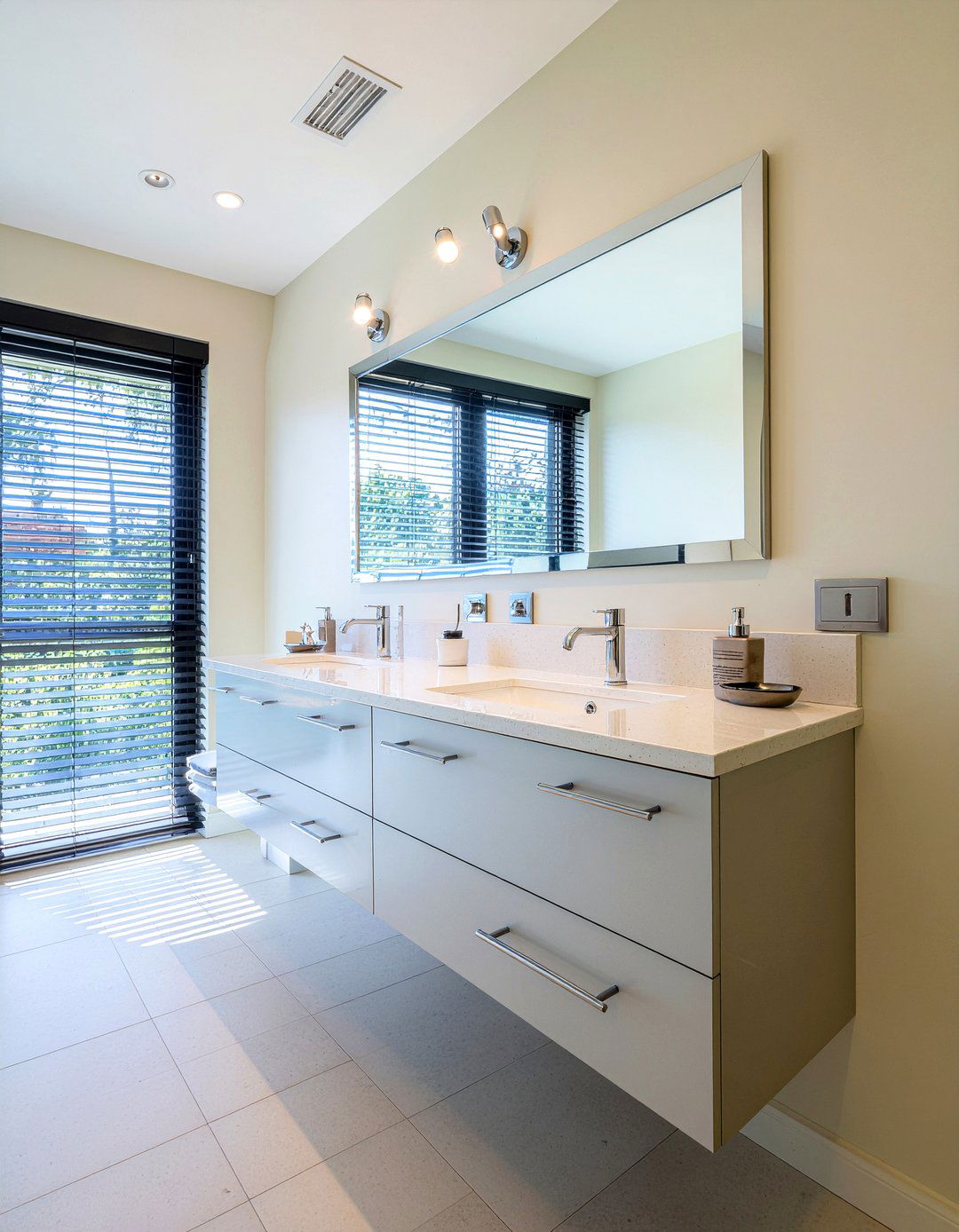 Ivory and silver bathroom - 30 ivory bathroom ideas