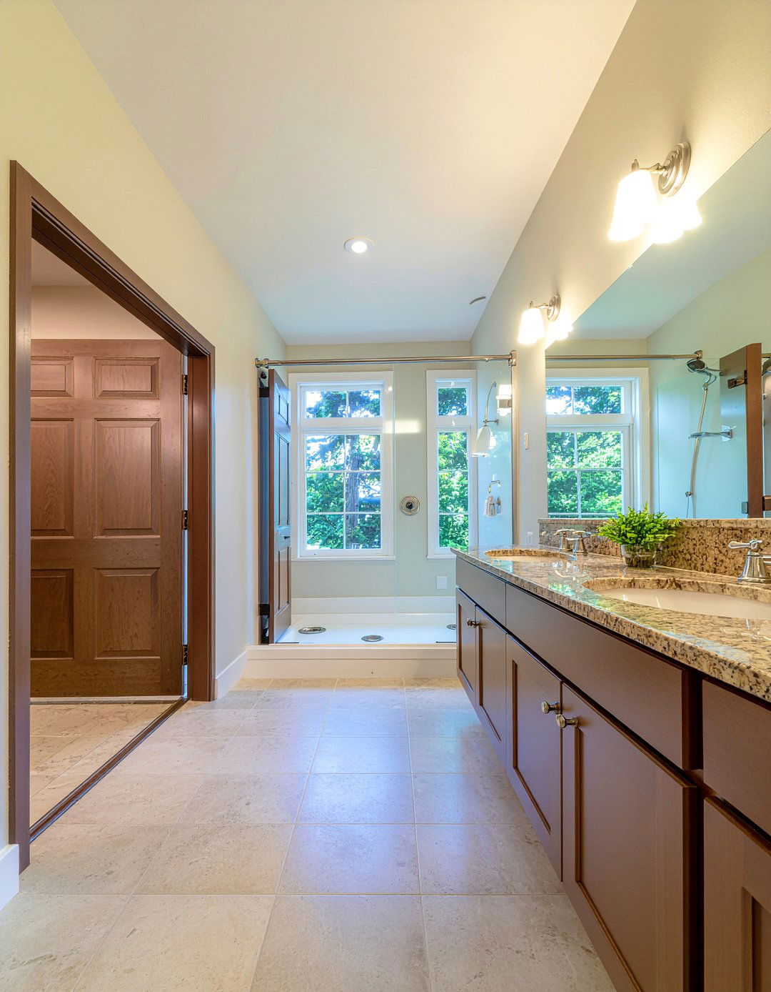 Jack And Jill Bathroom - 30 multigenerational bedroom ideas