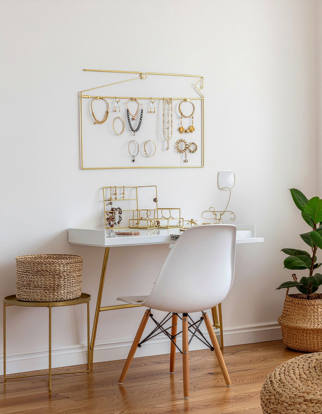 Jewelry Organizer - 30 bedroom hacks