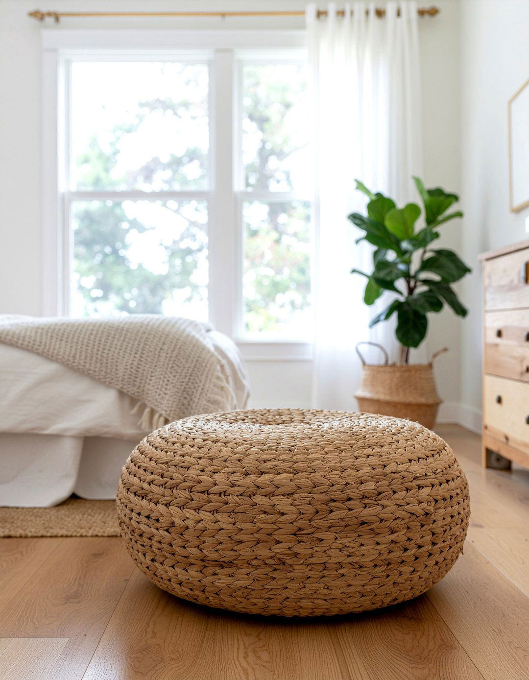 Jute pouf - 30 bedroom poufs