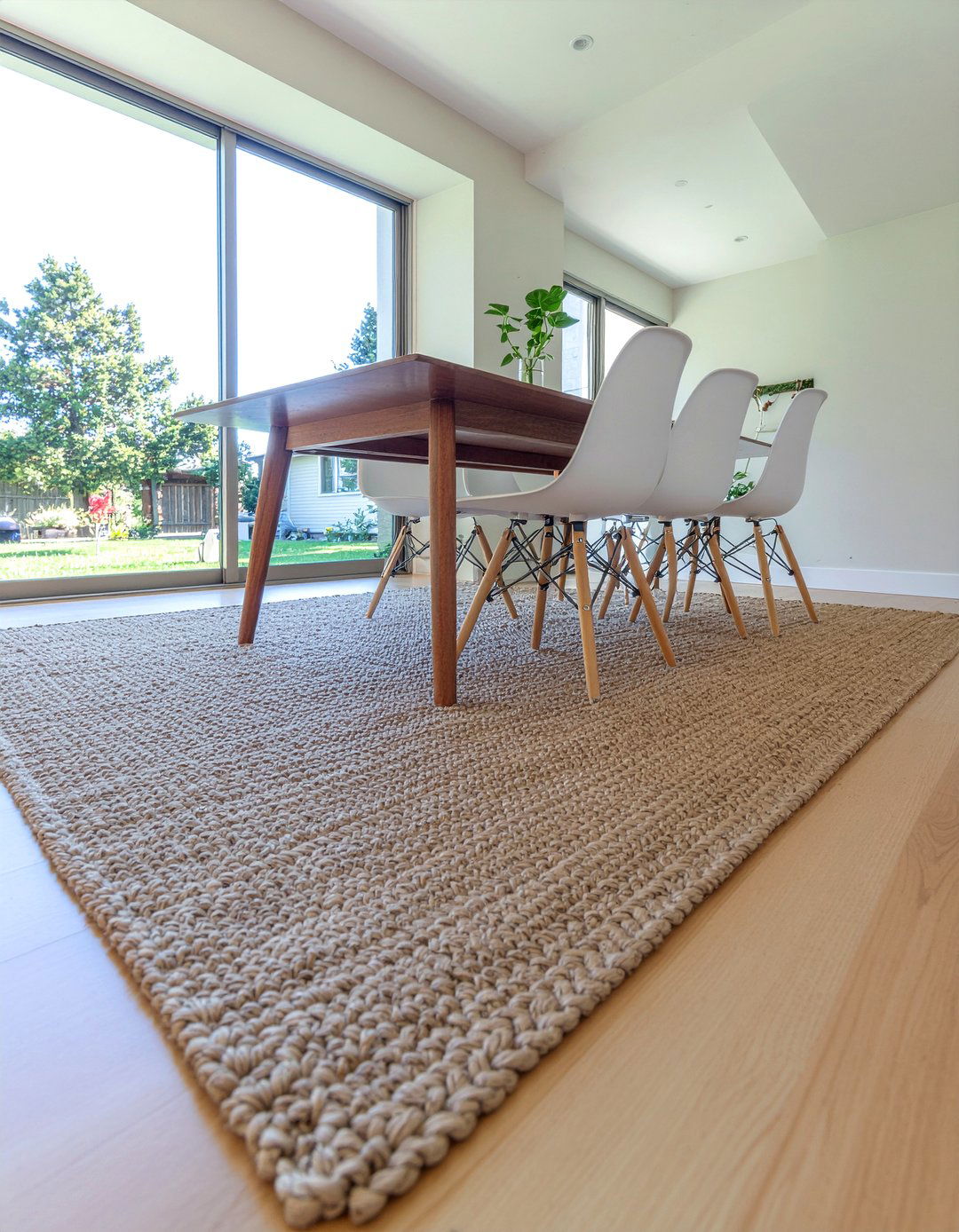 Jute rug for mid century modern dining - 30 jute rug dining room ideas