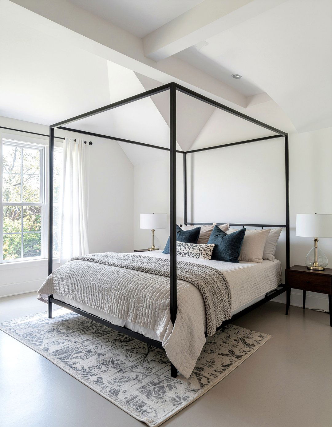 King Size Bed With Canopy - 30 large bedroom ideas