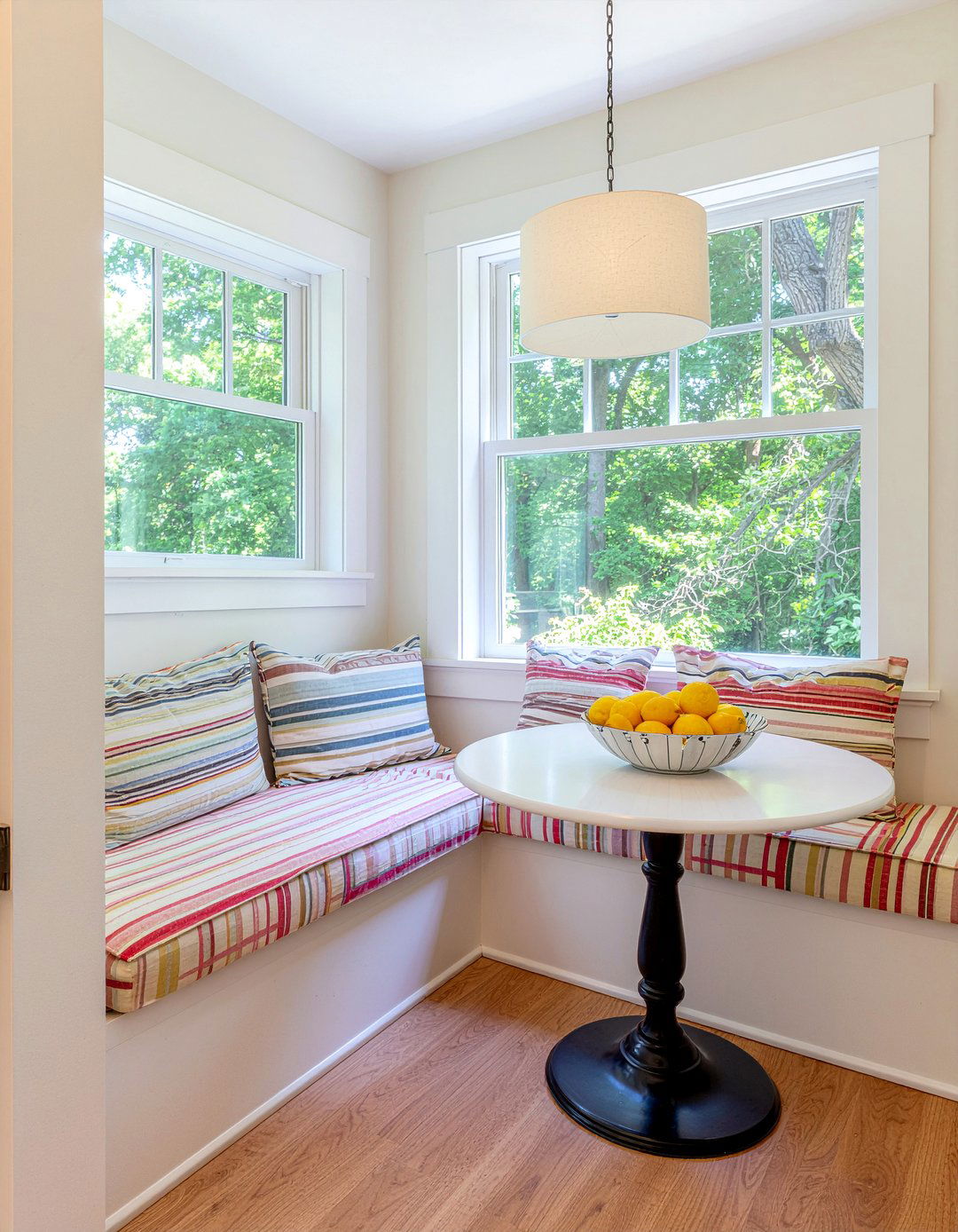 Kitchen Breakfast Nook - 30 inviting dining room ideas