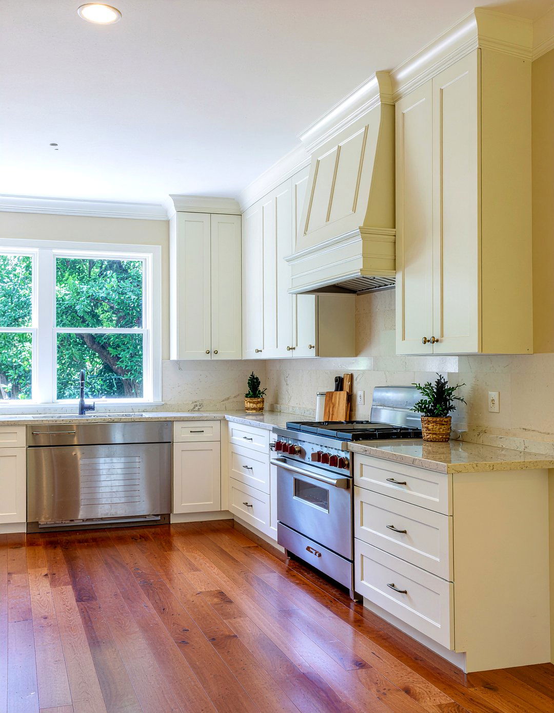 Kitchen Crown Molding - 30 kitchen architectural detail ideas