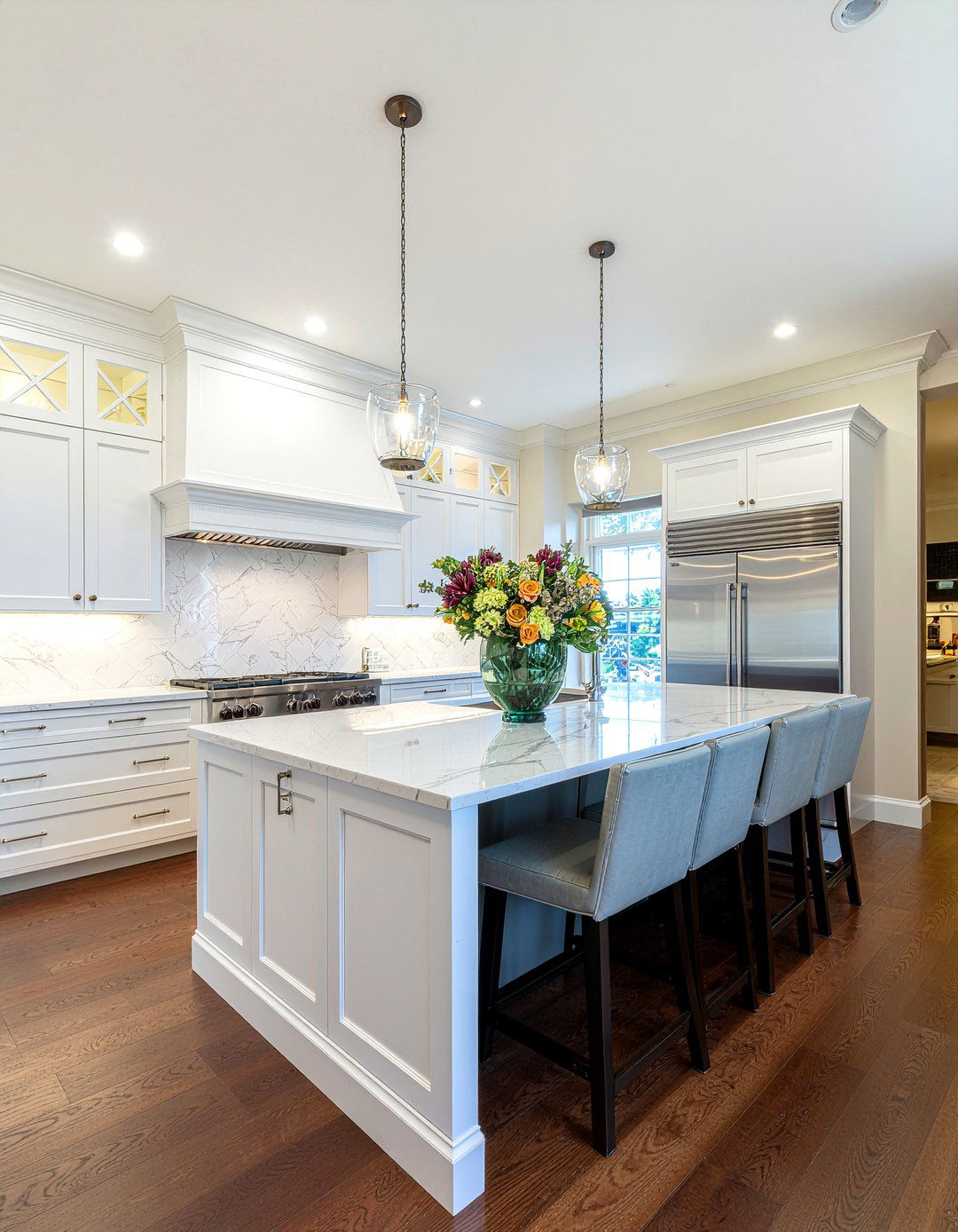 Kitchen Island Centerpiece - 30 kitchen vase ideas