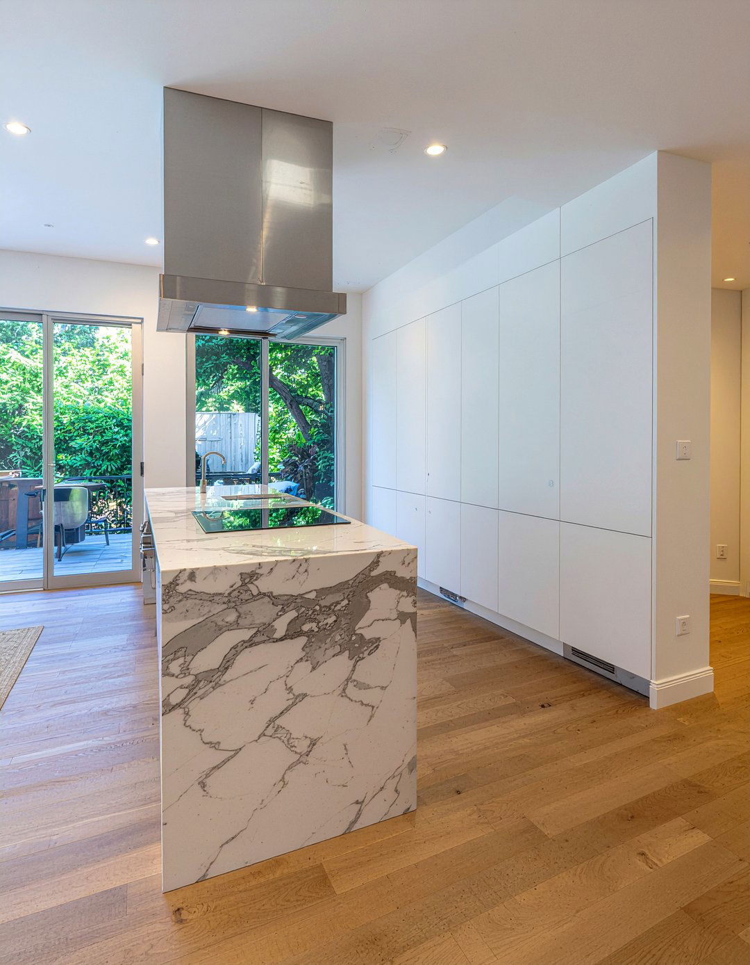 Kitchen Island With Cooktop And Waterfall Edge - 30 kitchen island with cooktop ideas