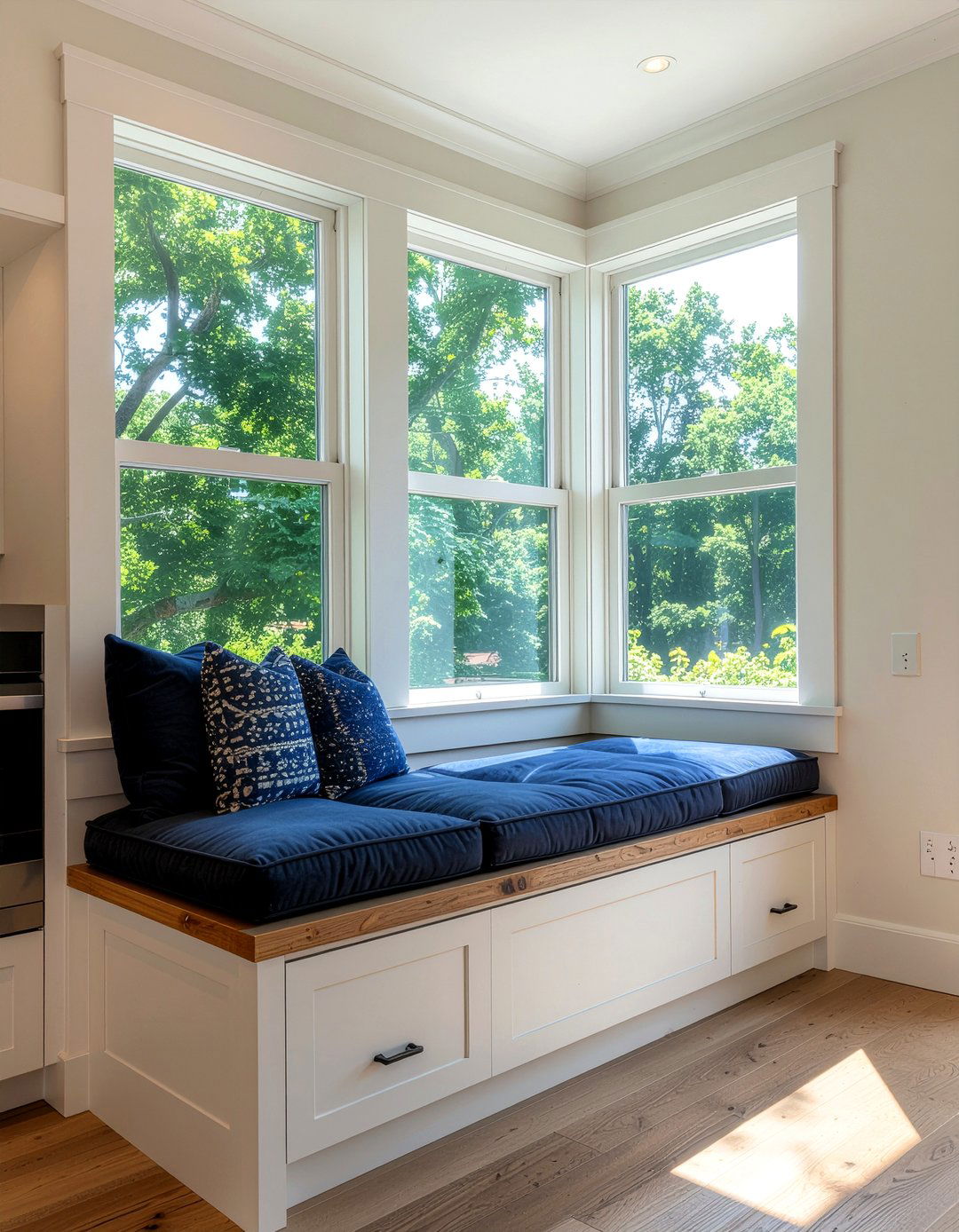 Kitchen Window Seat - 30 kitchen architectural detail ideas