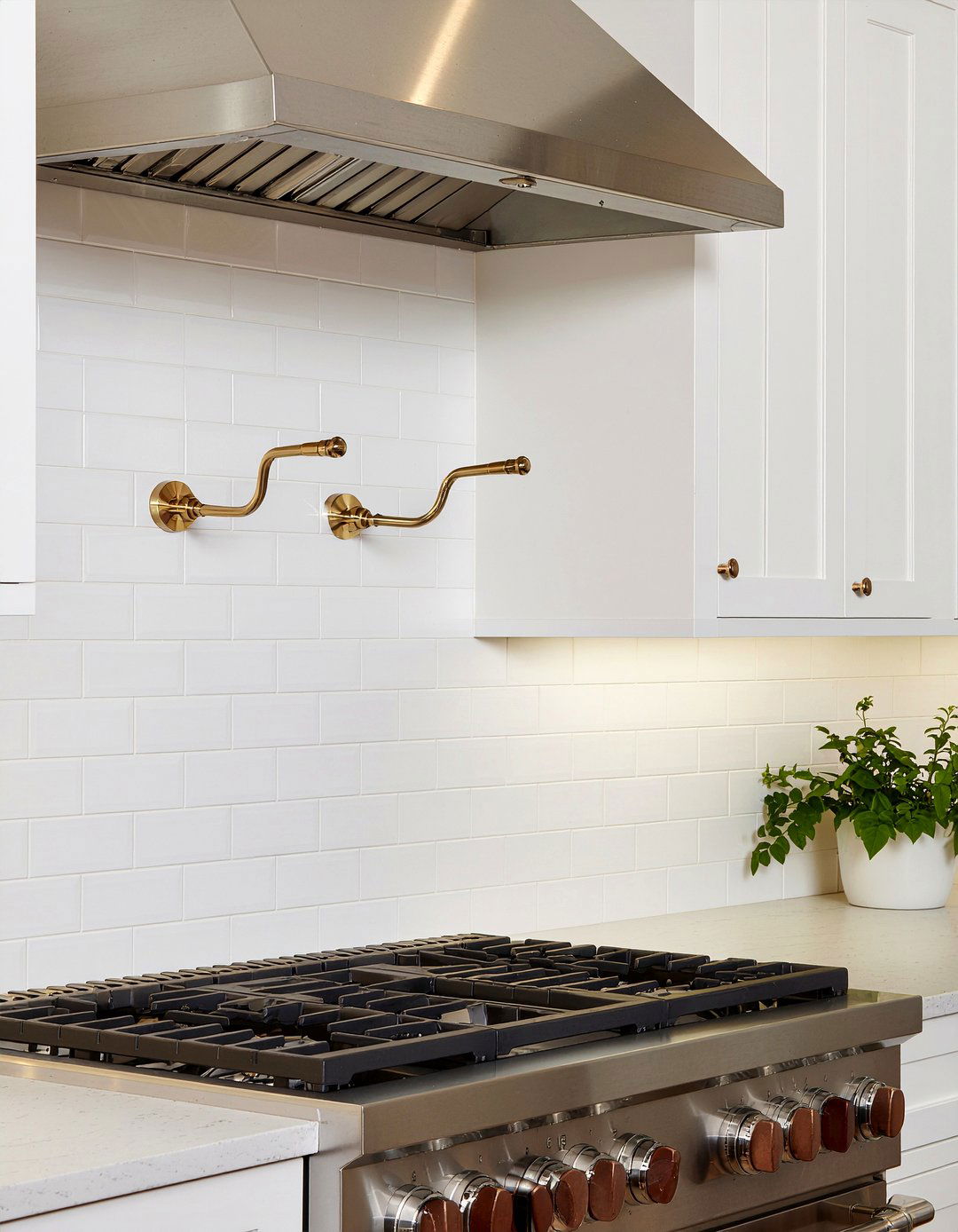 Kitchen backsplash wall sconces - 30 accent lighting kitchen ideas