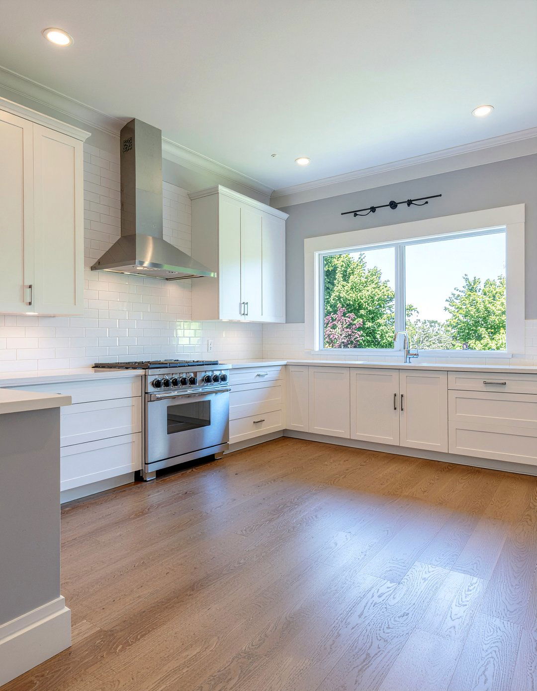 Kitchen baseboard trim - 30 kitchen molding ideas