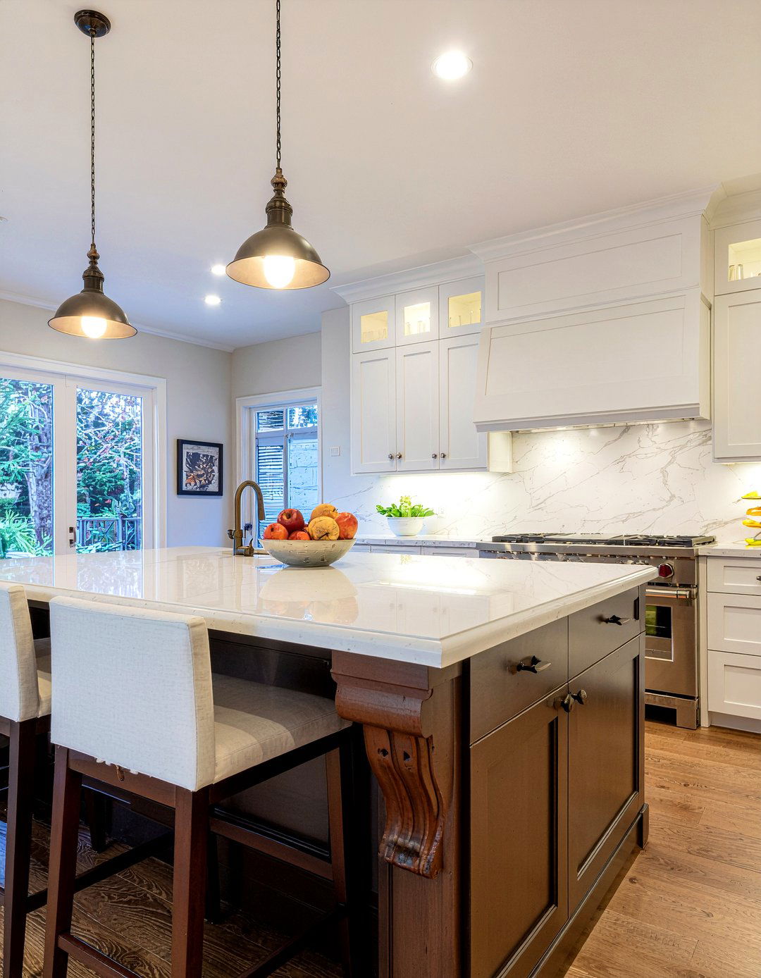 Kitchen cabinet corbels - 30 kitchen molding ideas