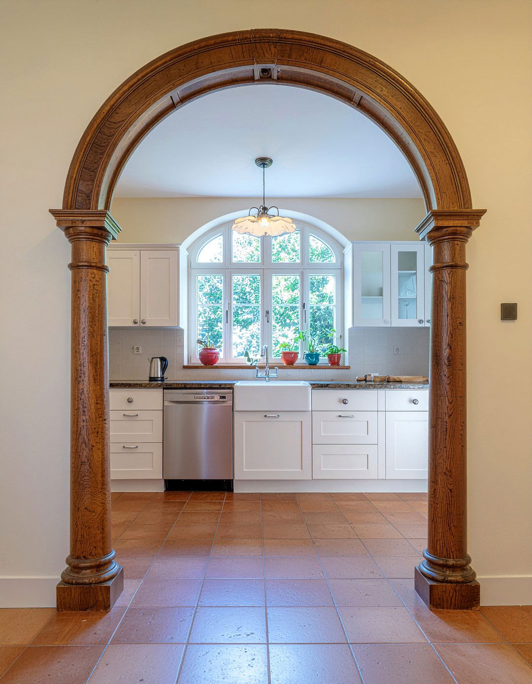 Kitchen column archway - 30 kitchen column ideas