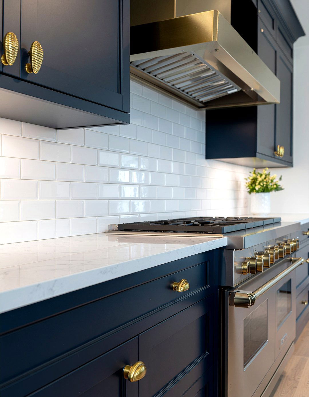 Kitchen hardware style - 30 kitchen layout tips