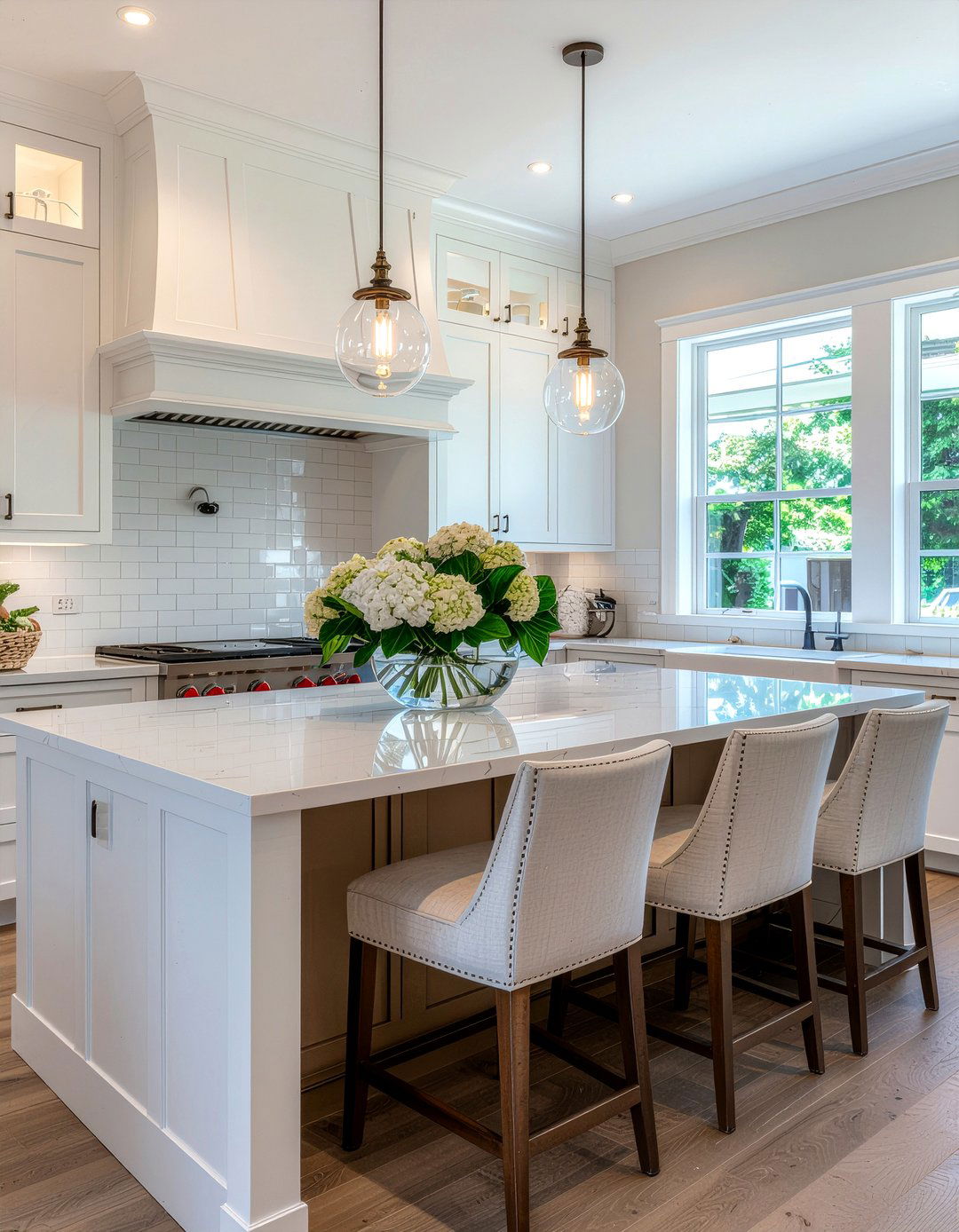 Kitchen island centerpiece flowers - 30 kitchen flower arrangement ideas