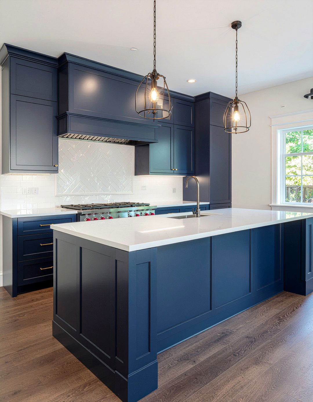 Kitchen island molding - 30 kitchen molding ideas