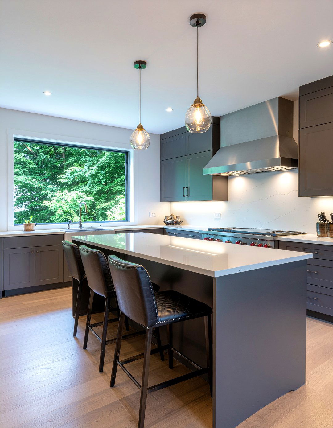 Kitchen island with seating - 30 kitchen expansion ideas