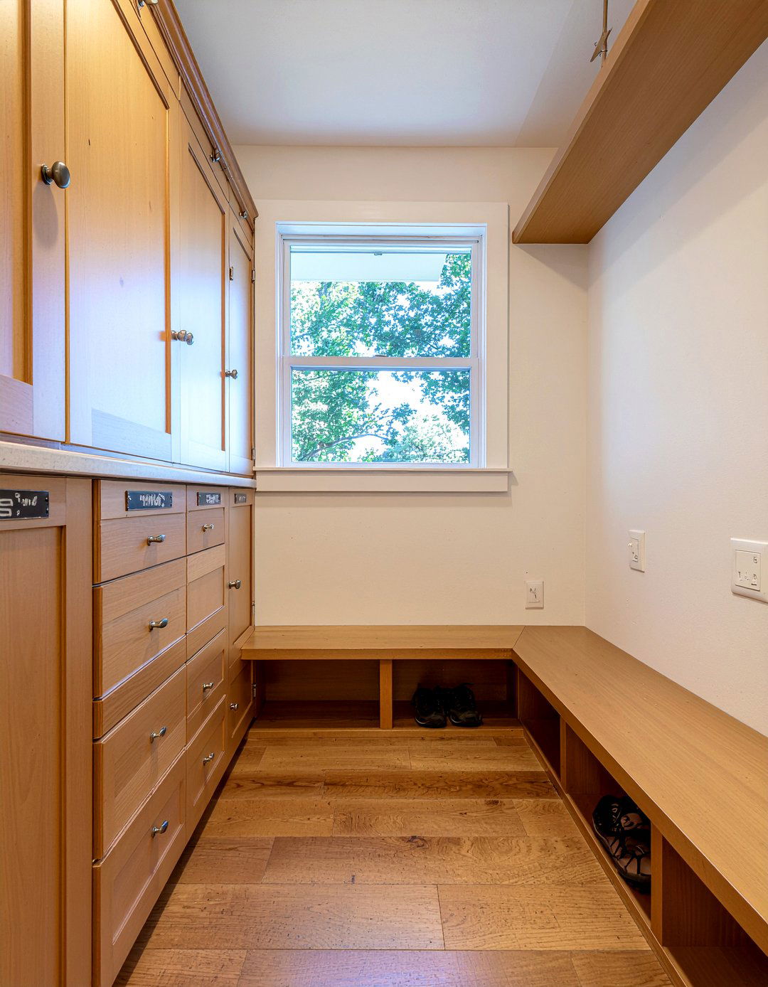 Kitchen mudroom lockers - 30 kitchen mudroom combo ideas