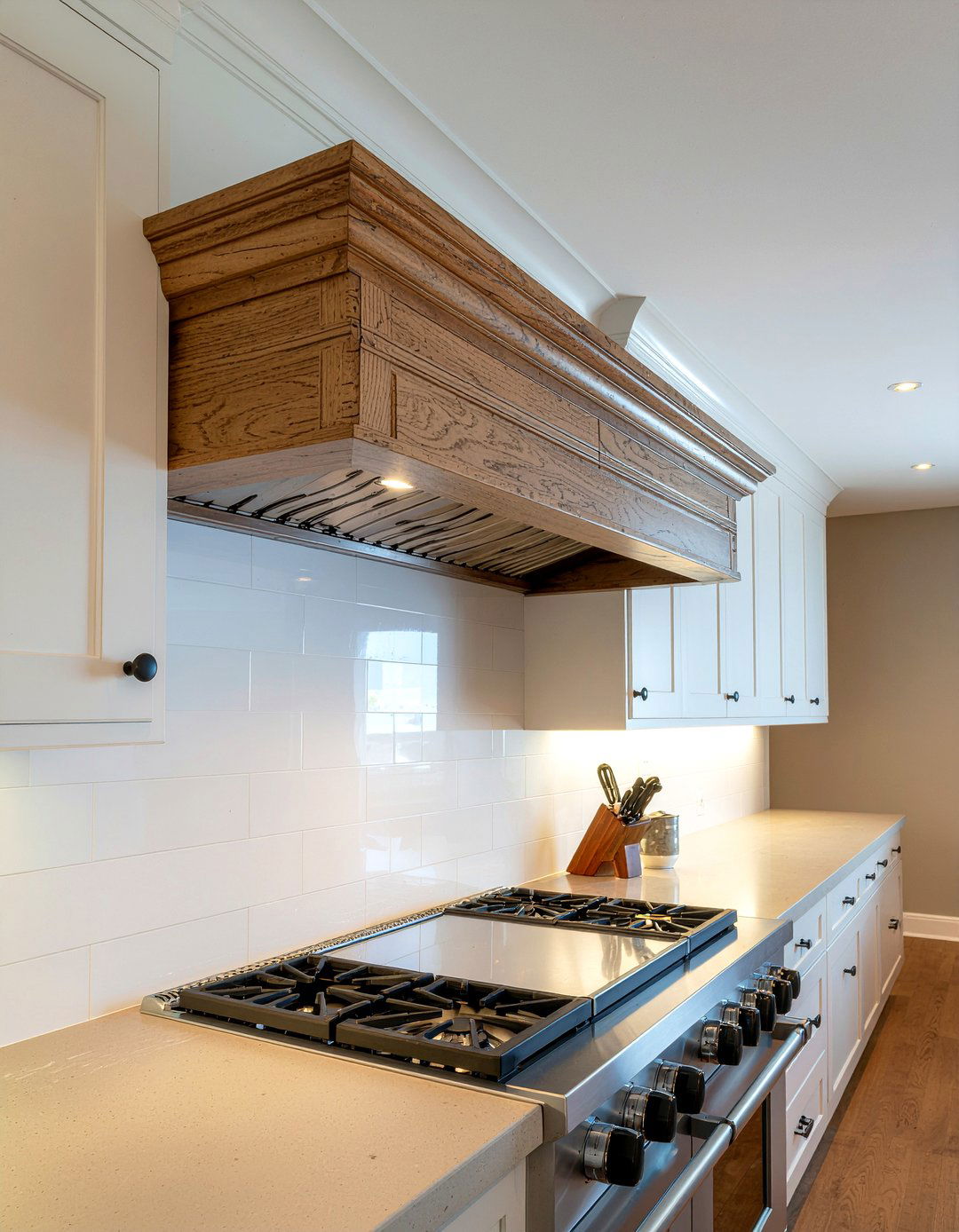 Kitchen range hood trim - 30 kitchen molding ideas