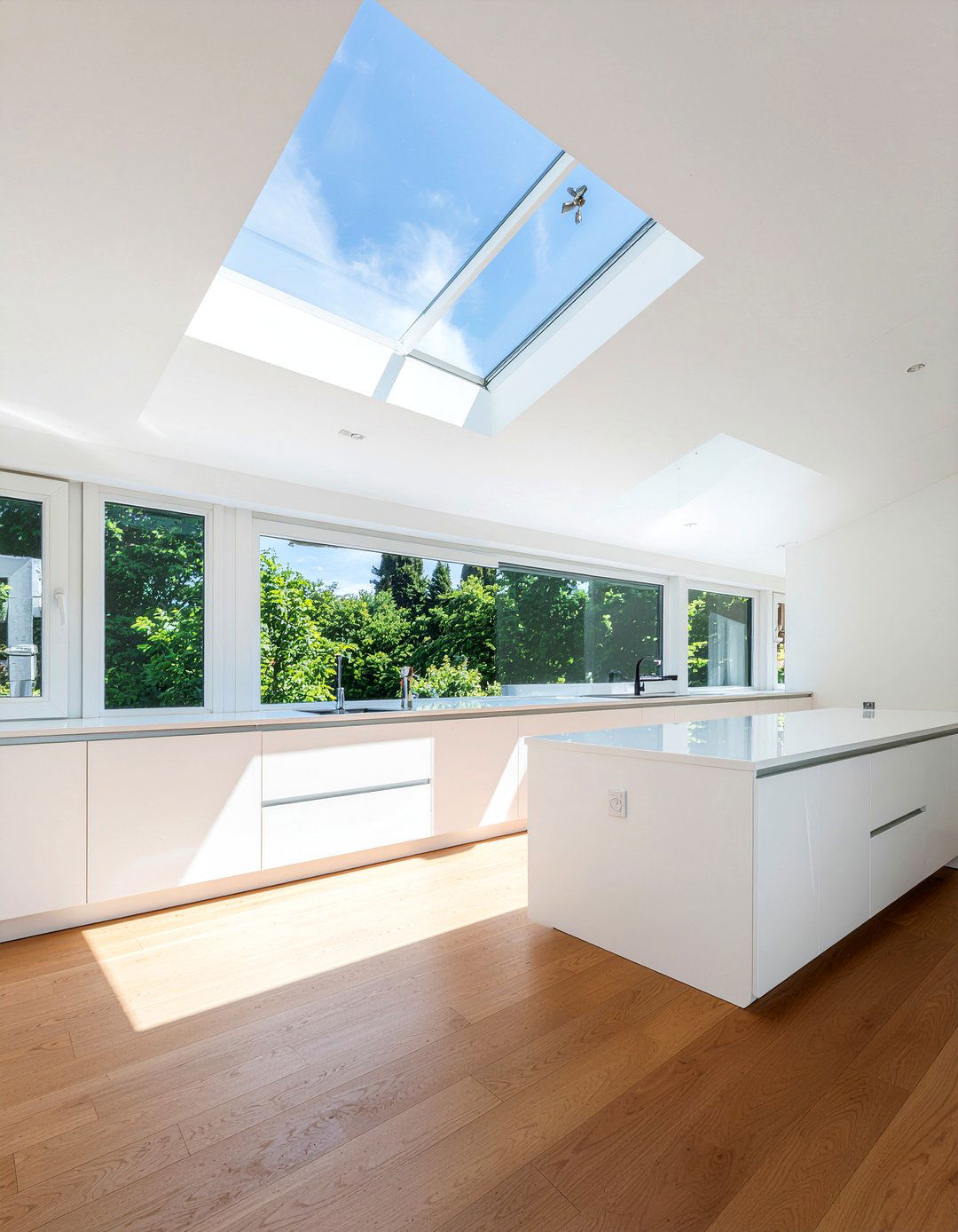 Kitchen skylight - 30 kitchen focal point ideas