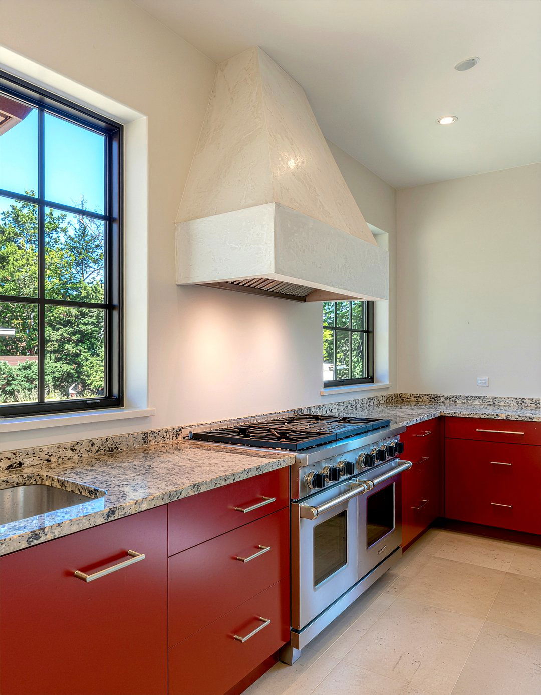 Kitchen stove placement - 30 kitchen layout tips