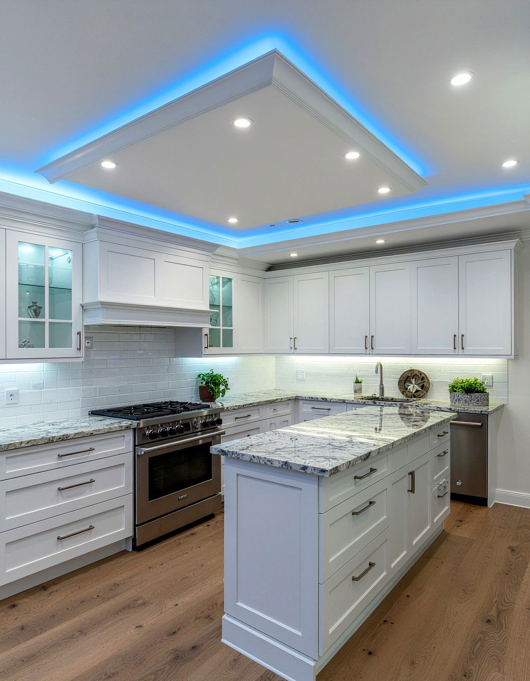 Kitchen tray ceiling molding - 30 kitchen molding ideas