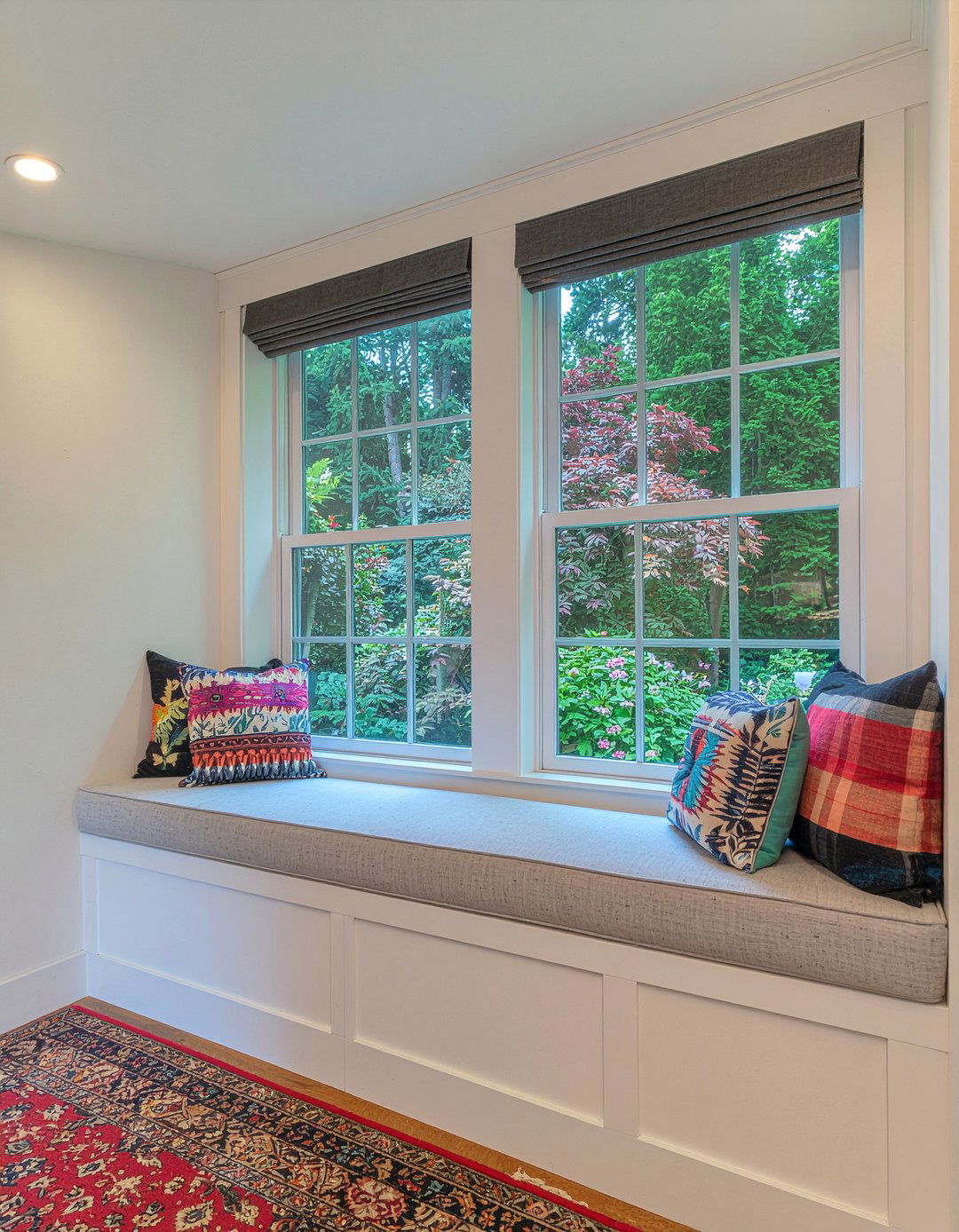 Kitchen window seat - 30 kitchen expansion ideas