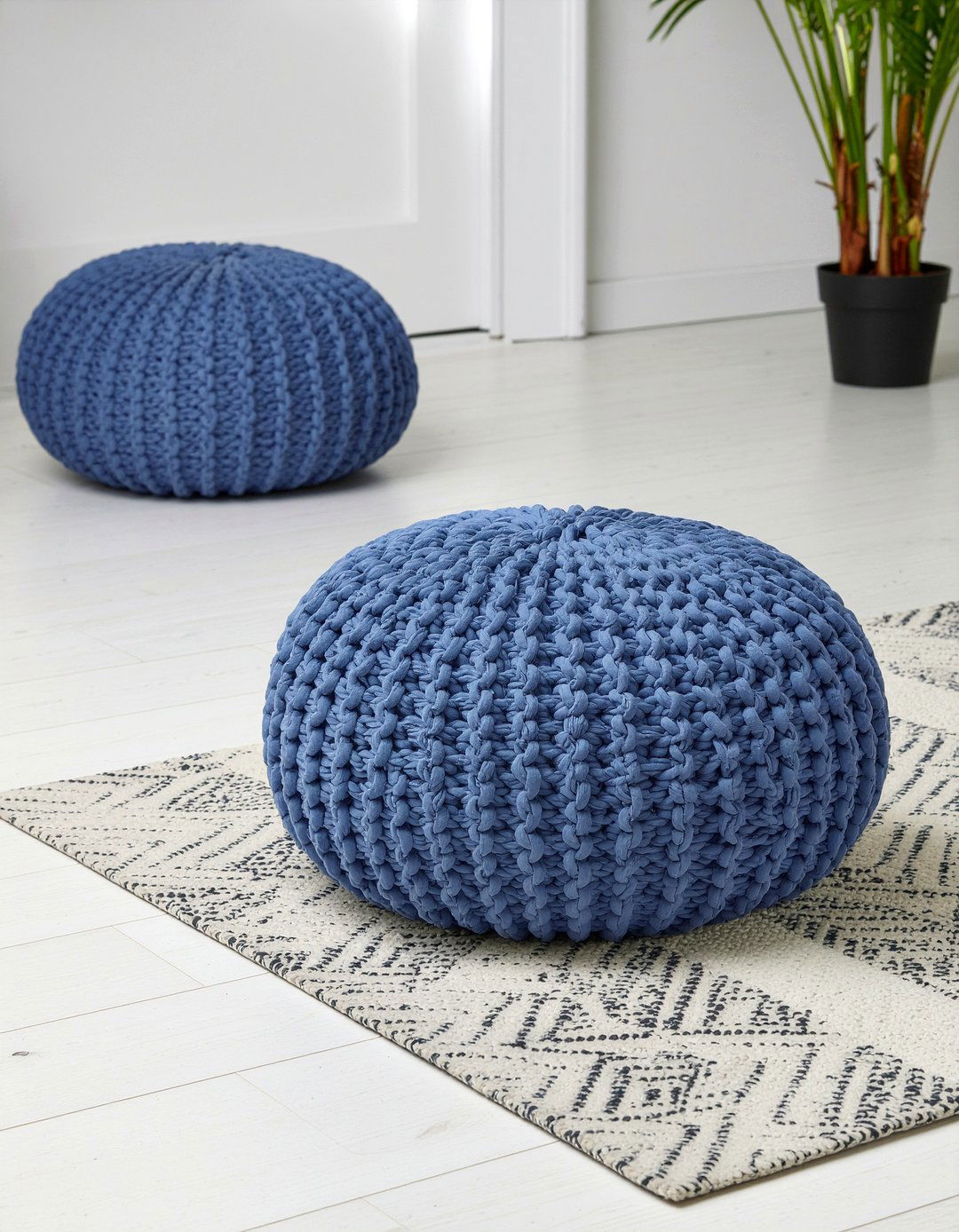 Knitted pouf ottoman - 30 knitted living room ideas