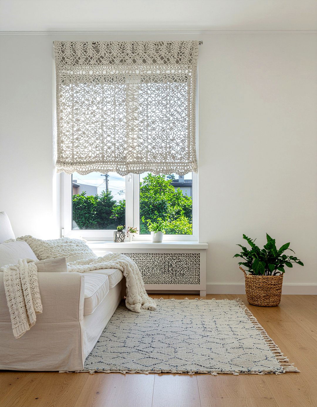 Knitted window valance - 30 knitted living room ideas