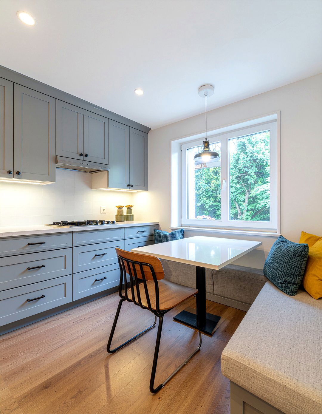 L shaped kitchen with cozy breakfast nook - 30 architect designed kitchen ideas