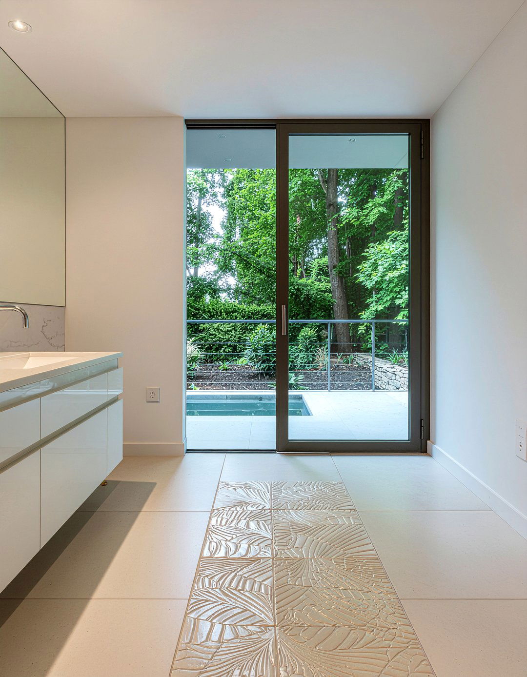 Large Format Fan Tile - 30 scalloped tile bathroom ideas