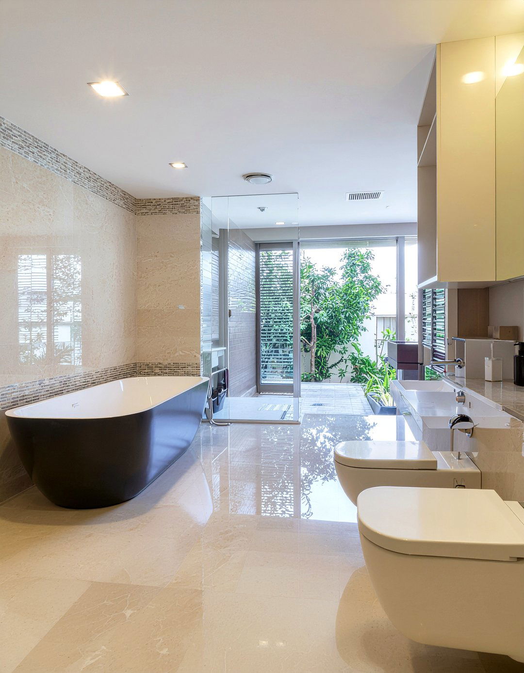 Large Format Porcelain Slab - 30 minimalist bathroom ideas