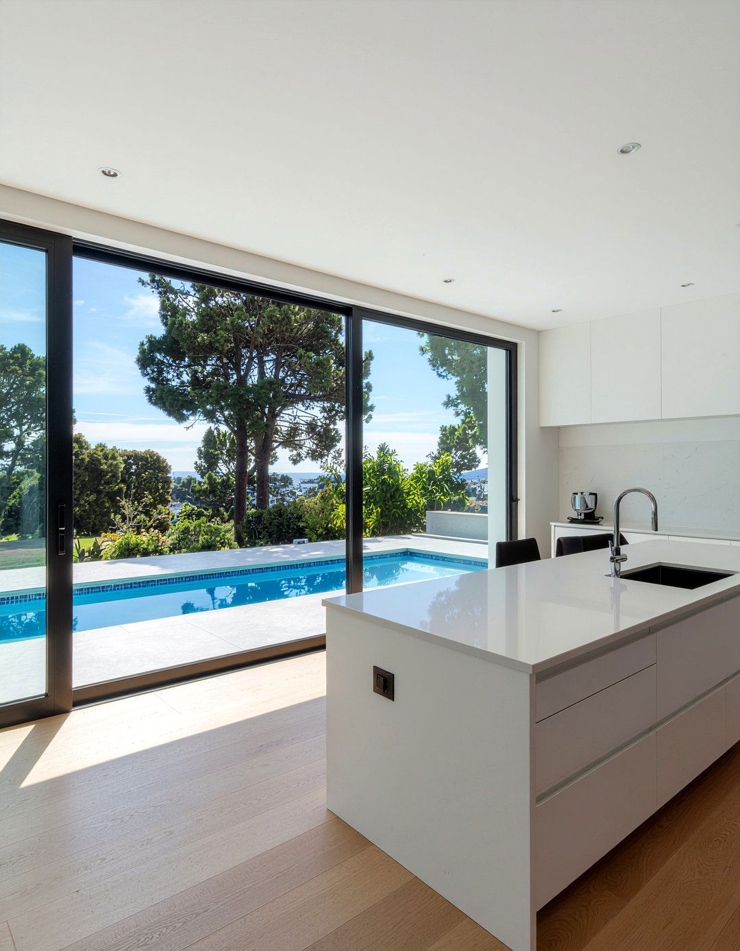 Large Kitchen Window - 30 large kitchen ideas