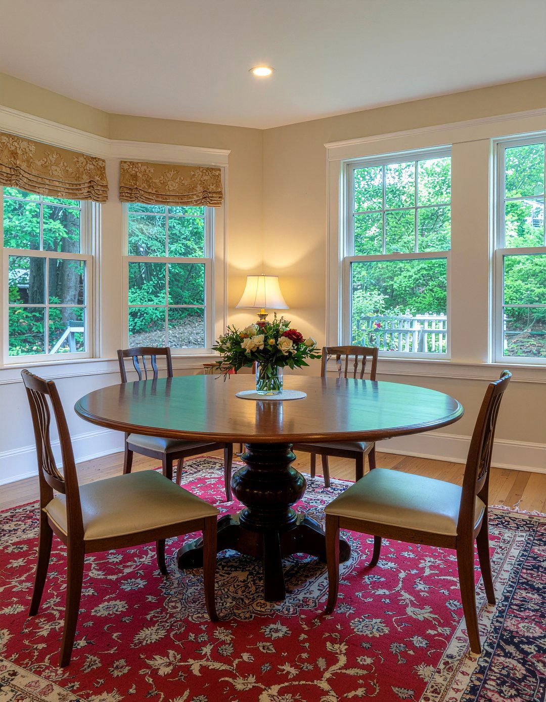 Large Pedestal Table - 30 country dining room ideas