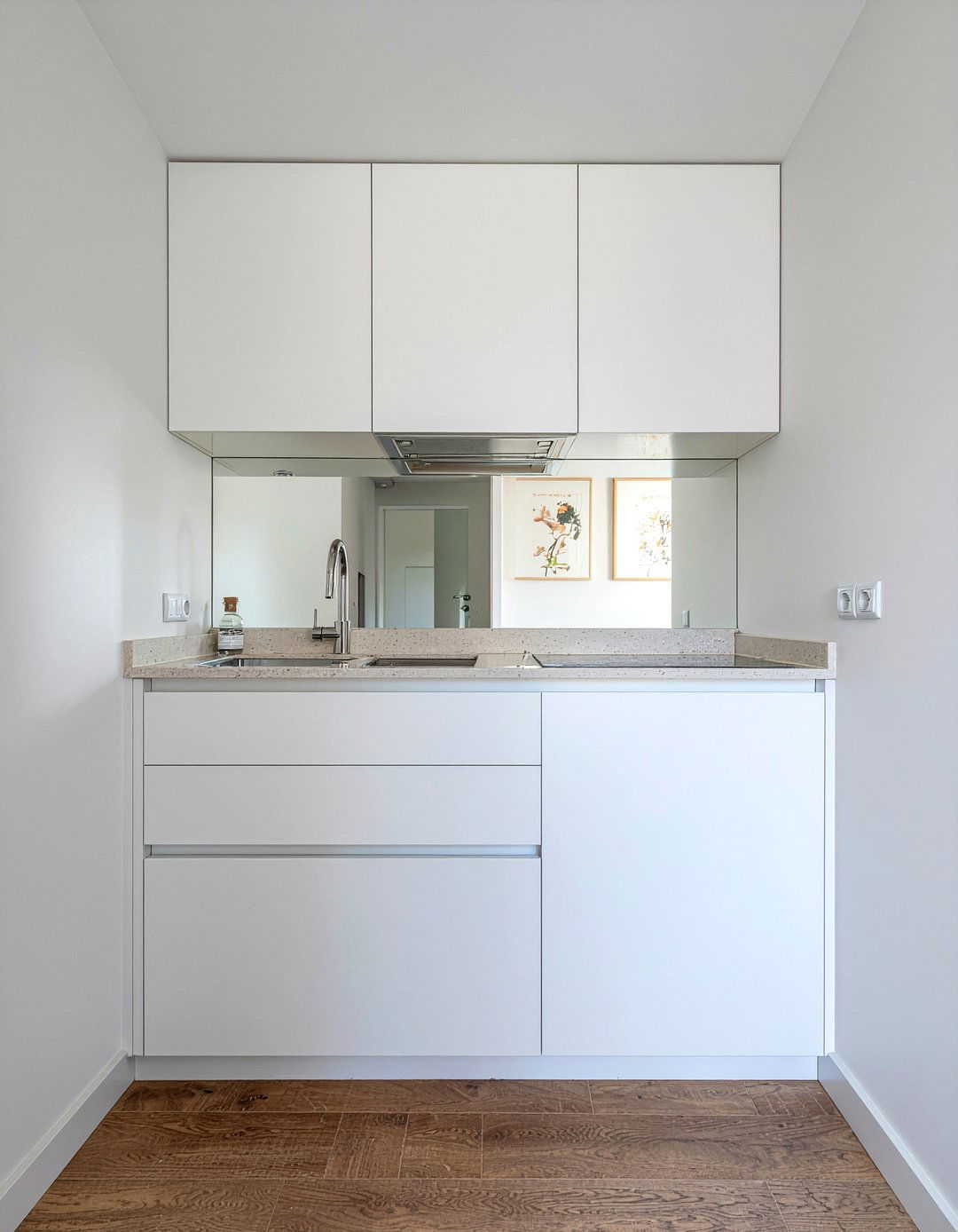 Large Sheet Mirror Backsplash - 30 mirror backsplash kitchen ideas