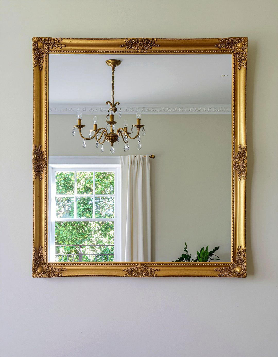 Large Wall Mirror - 30 living room focal point ideas