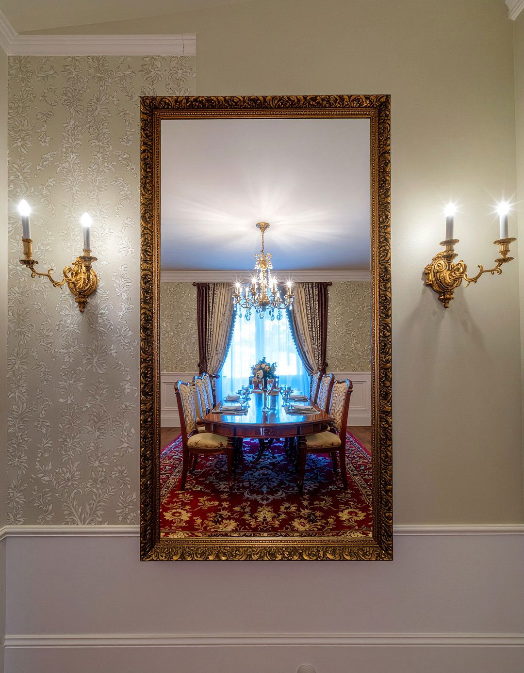 Large Wall Mirror - 30 dining room intimate gathering ideas