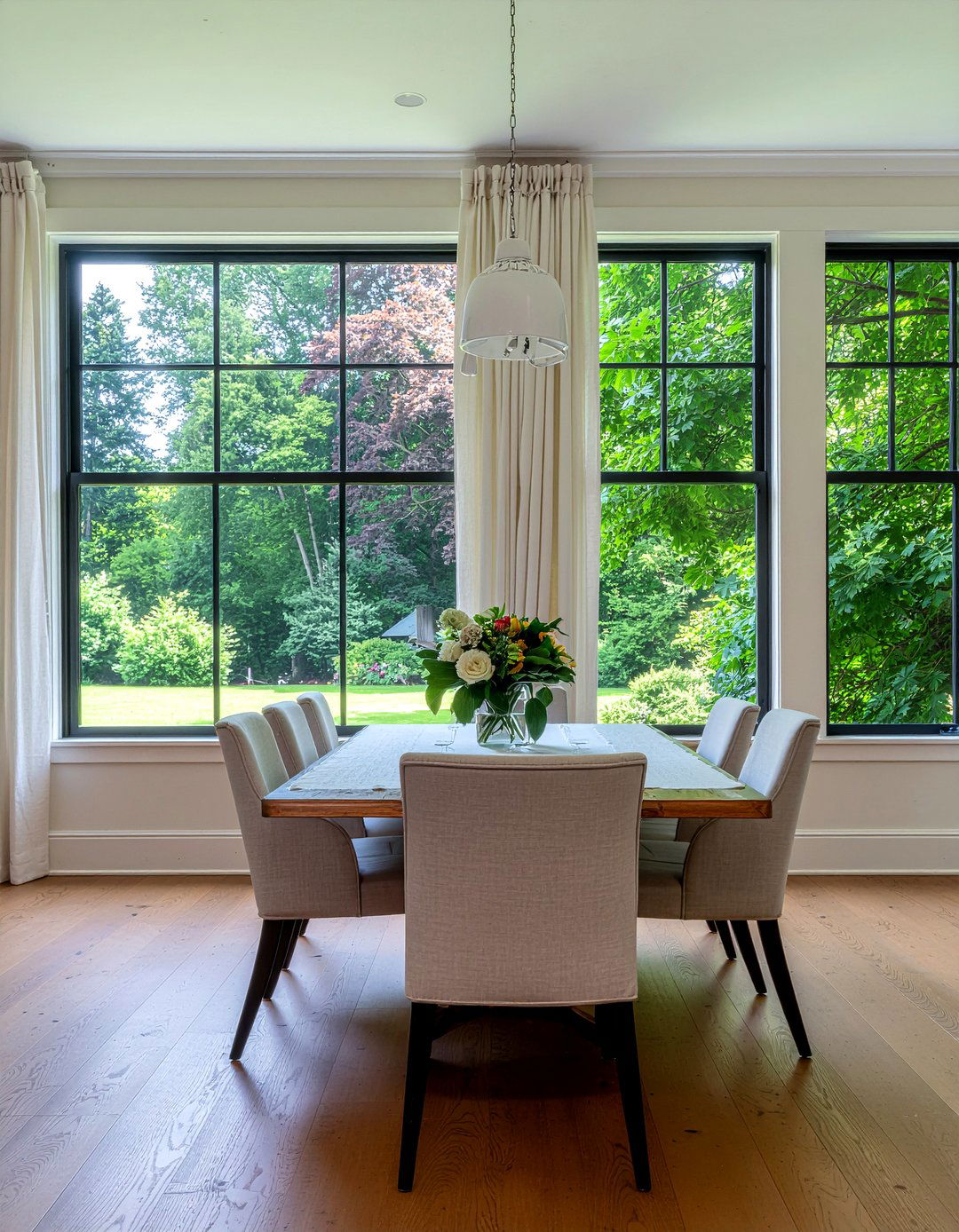 Large Window Dining Room - 30 Georgetown dining room ideas