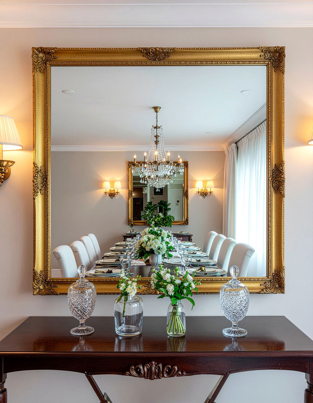 Large gilded mirror dining - 30 New Orleans dining room ideas