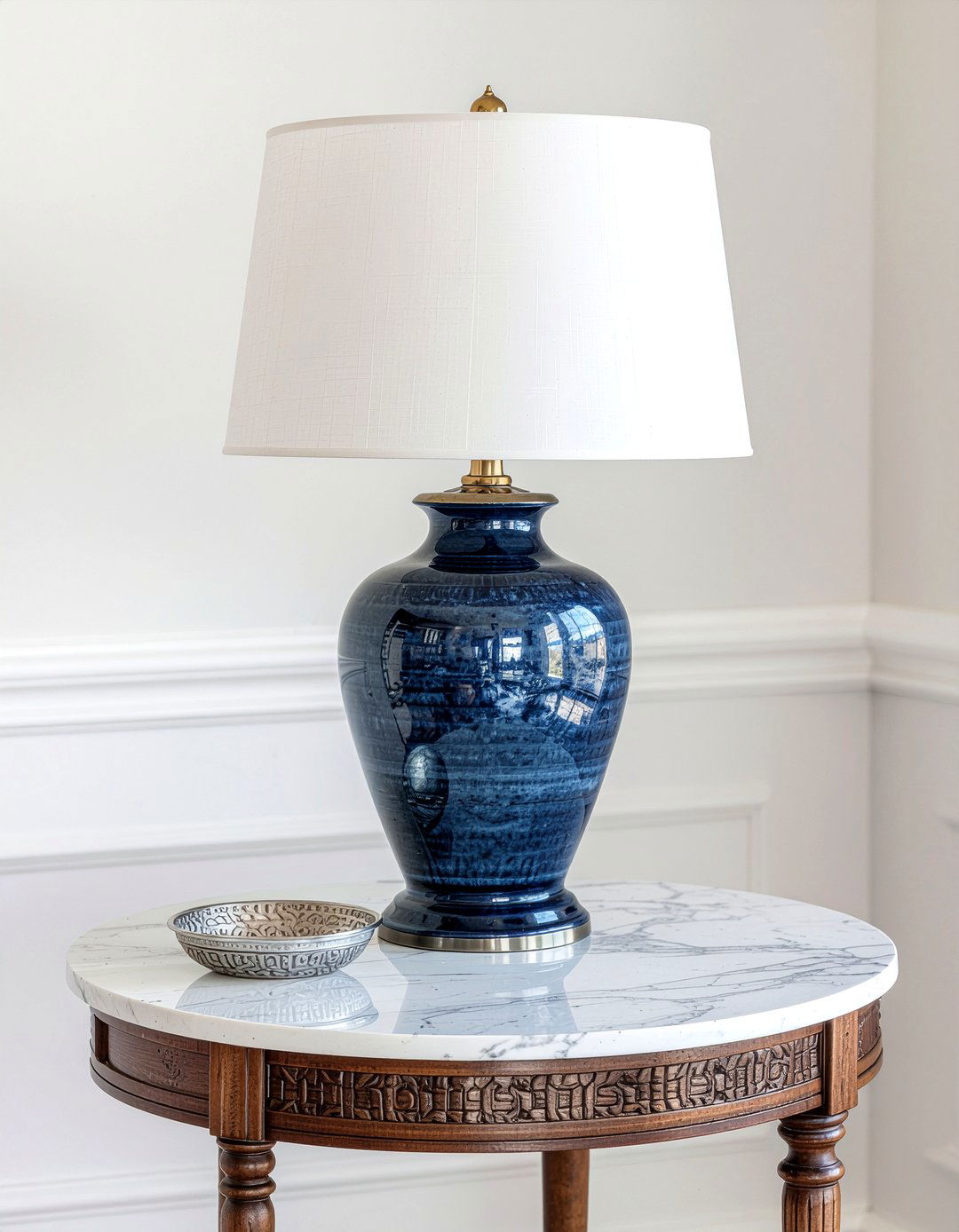 Large lamp focal point - 30 end table styling ideas