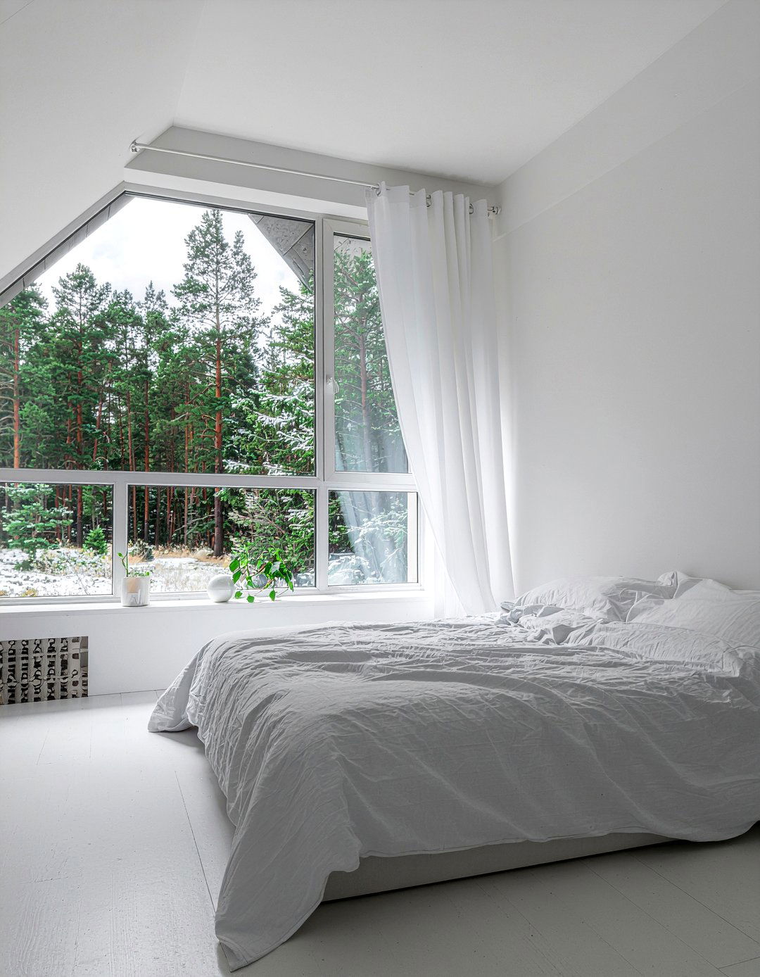 Large window natural light - 30 Norwegian bedroom ideas