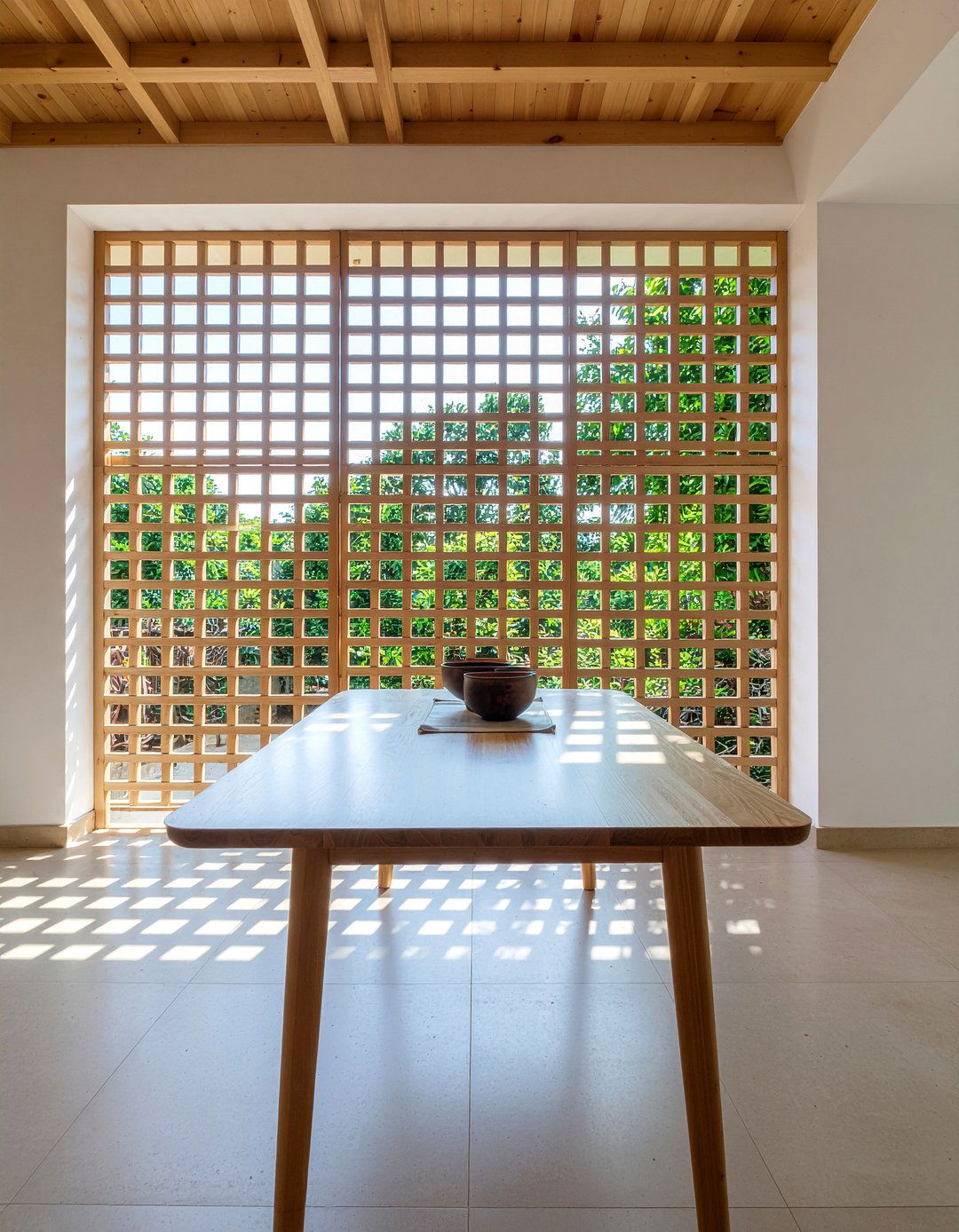 Lattice Window Screen - 30 garden-inspired dining room ideas