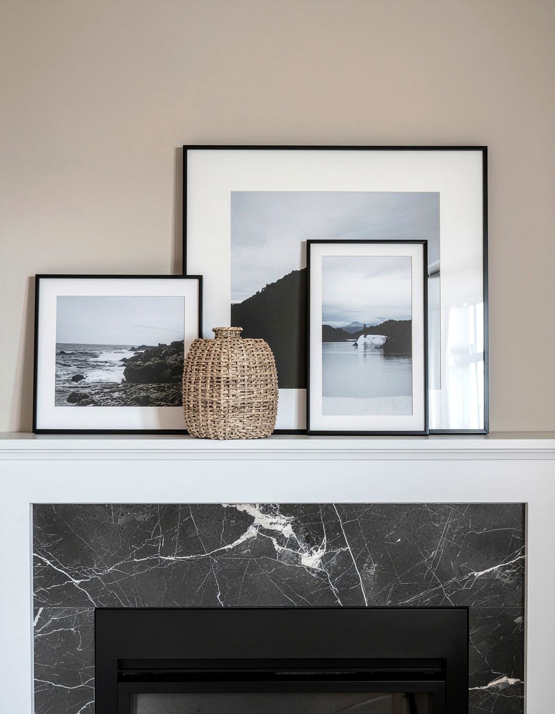 Layered Photo Frames - 30 bedroom family photo ideas