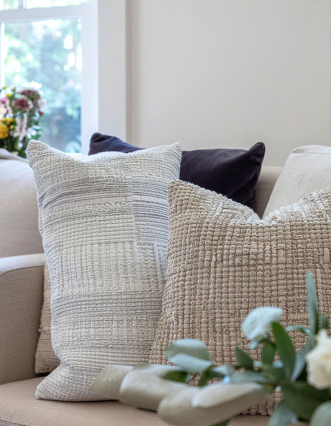 Layered Sofa Cushions - 30 living room pillow styling ideas